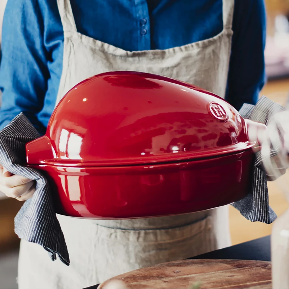 Emile Henry 4.5 Qt. Large Roaster | Burgundy 2 Emile Henry 4.5 Qt. Large Roaster | Burgundy - Image 2