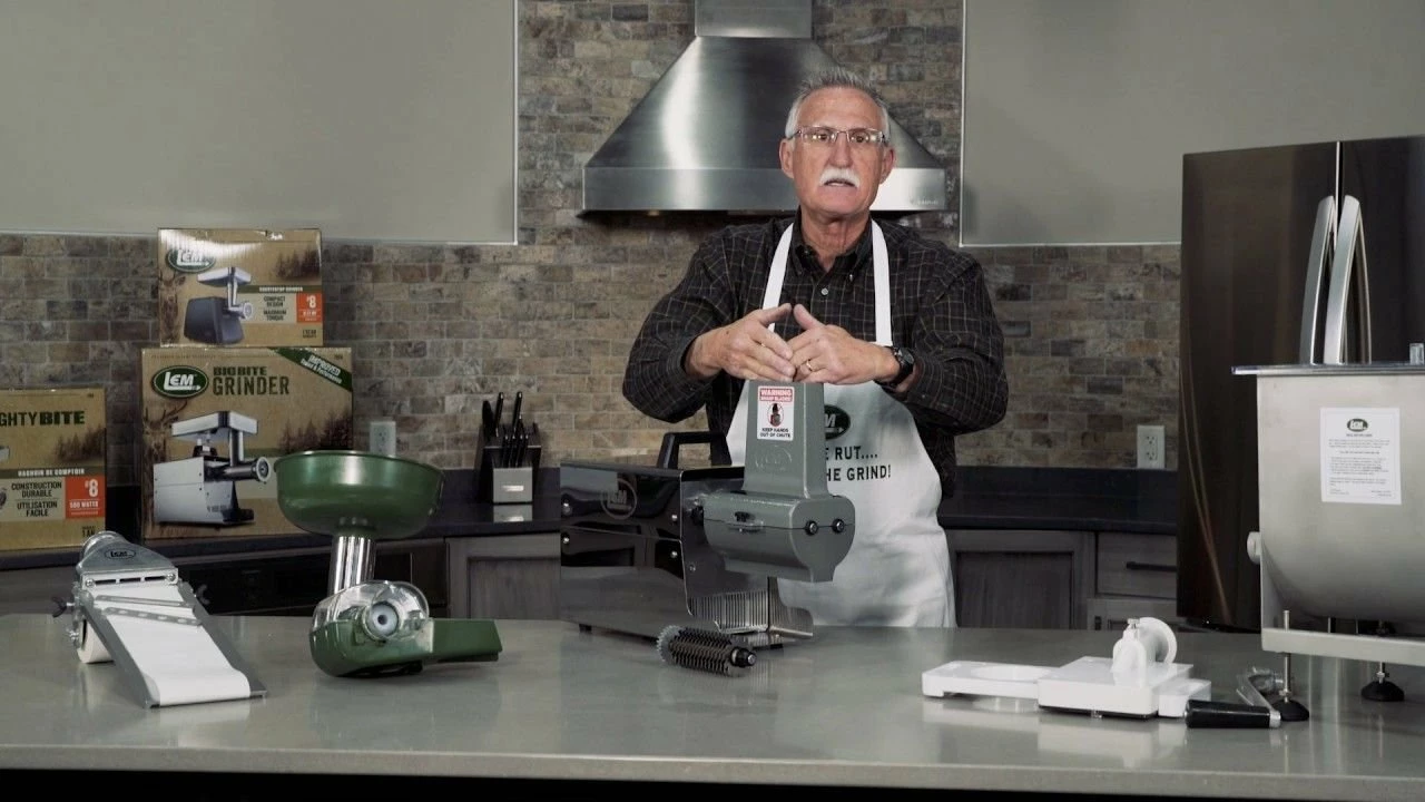 LEM Big Bite Meat Grinder #8 + Poly Gloves 8 LEM Big Bite Meat Grinder #8 + Poly Gloves - Image 8